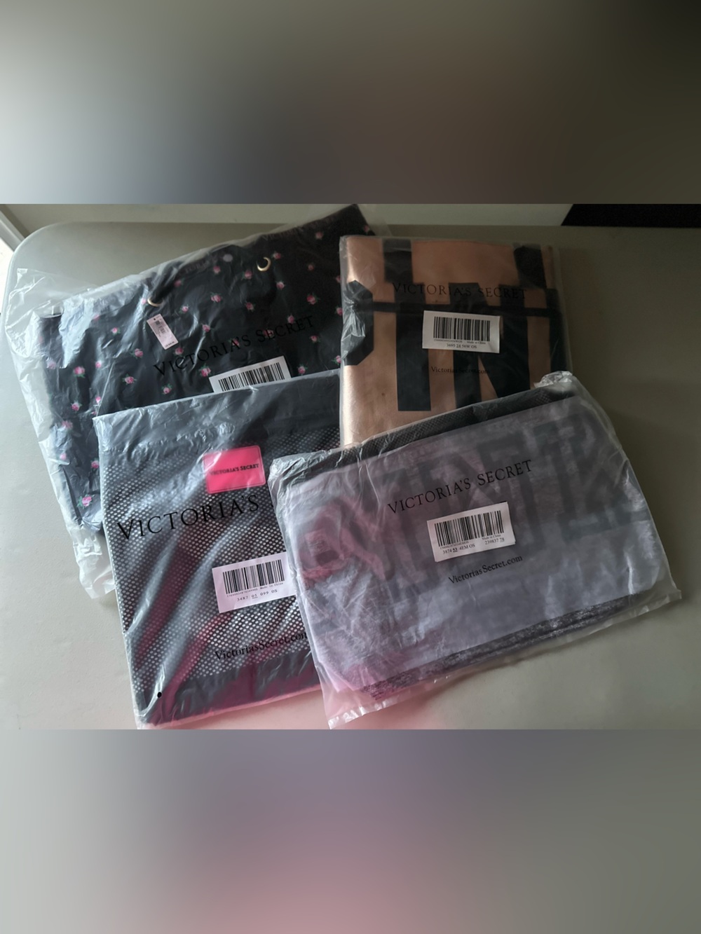 VS Tote BUNDLE NWT Victorias Secret Totes Bags